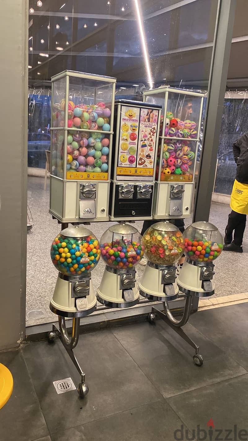 The Combo Stand Vending Machine - Coin Operated 4