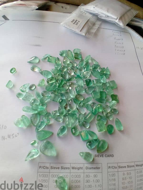 natural emerald light color 260 ct 1