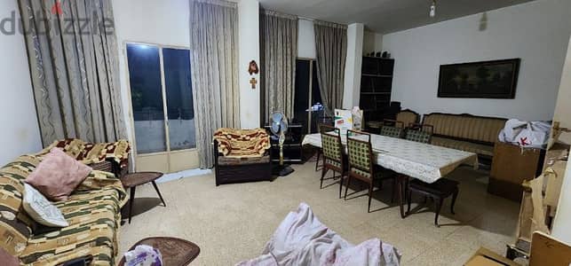 Apartment for sale in Ain El Remmaneh - شقة للبيع في منطقة عين الرمانة