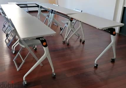 Foldable rectangular tables