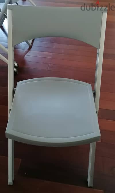 Foldable Grey / White chairs