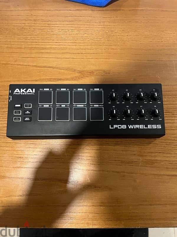 Akai LPD8 Wireless MIDI Controller 1