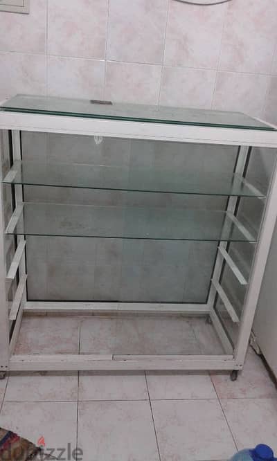 moving aluminium vitrine