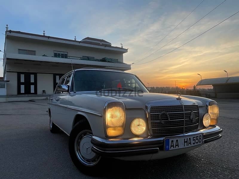 Mercedes-Benz 200 Series 1975 0