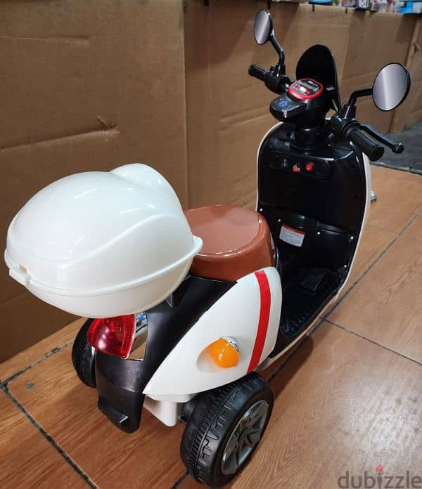 موتو تشريج ٦فولت vespa. ١موتير ١بطارية اضواء led موسيقى usb. aux  . 3