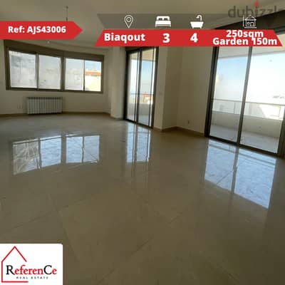 Apartment with Garden in biaqout شقة مع حديقة في بياقوت