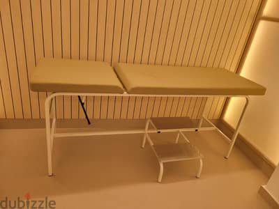 examination table, escalier double and trolley