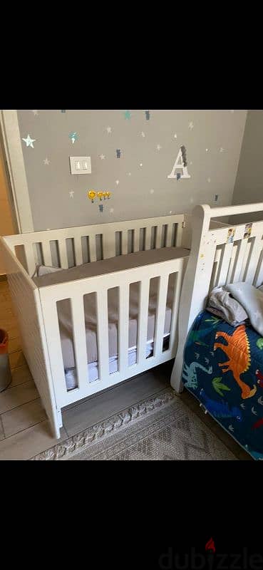 Crib with mattress plus blanket 1