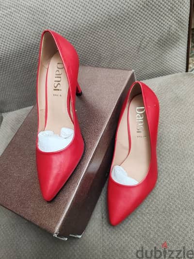 Red leather pumps size 35