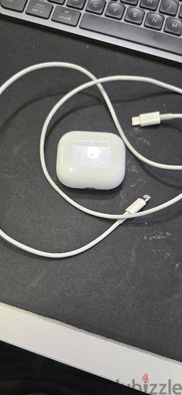 airpods 3 used with one missing black tip