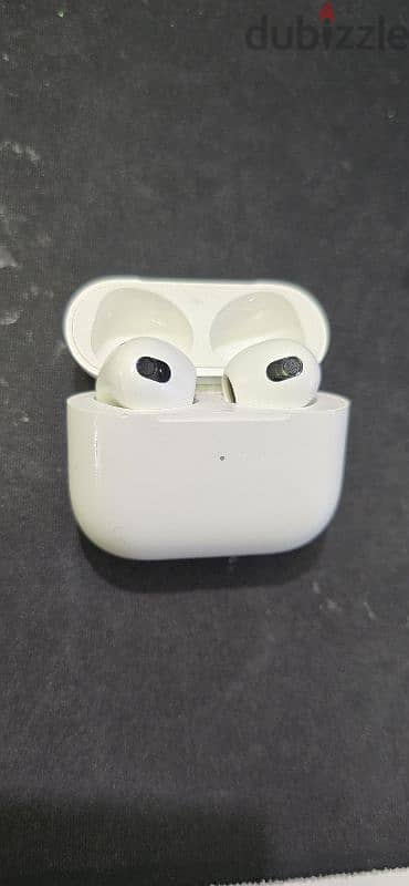 airpods 3 used with one missing black tip 1