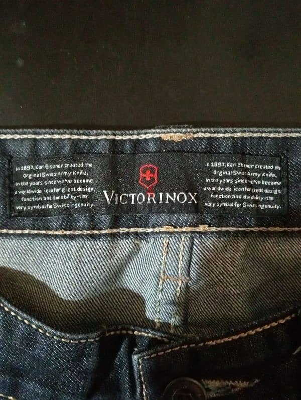 VICTORINOX  JEANS 2