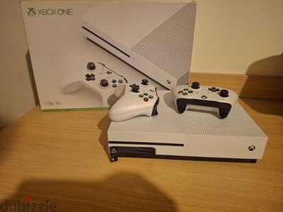 Xbox One 1TB (used like new) with 2 controllers