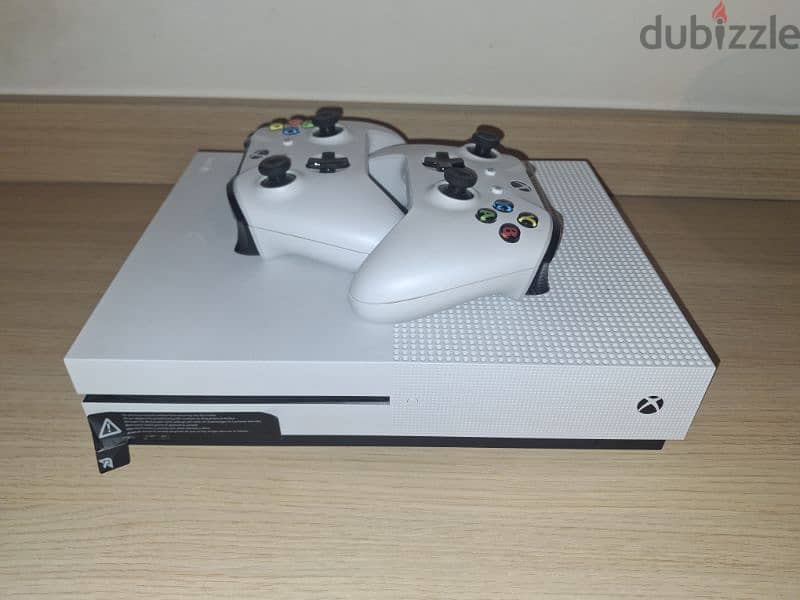 Xbox One 1TB (used like new) with 2 controllers 1