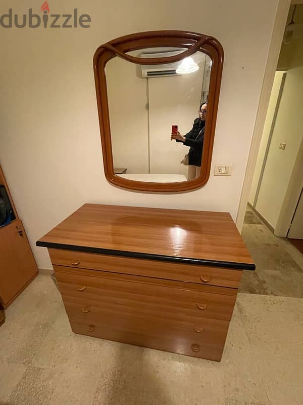 king size bed+mattress+2 bed sides+drawers+mirror+large closet 1