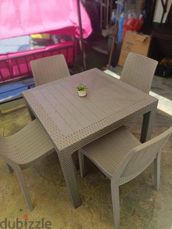 طاولة عضم مع ٤ كراسي Table with 4 chairs outdoor 0