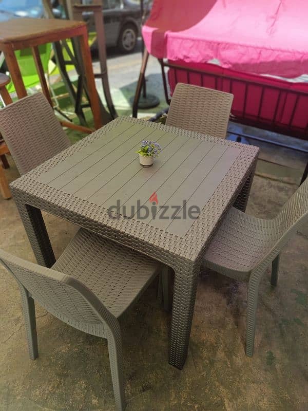 طاولة عضم مع ٤ كراسي Table with 4 chairs outdoor 2