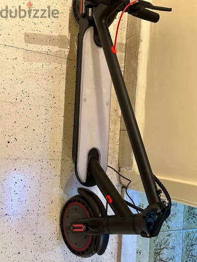 scooter electric  سكوتر علكربهاء اقصى سرعة ٦٠ بتشرجة ٥ ساعات و بتفول و