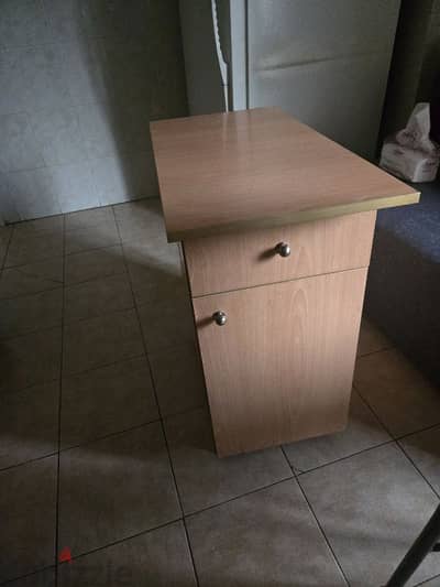 commode/ طاولة