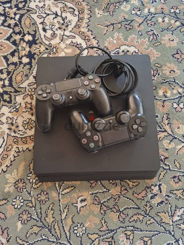 ps4 slim + 2 controllers 0