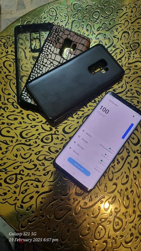 s9 plus 64 6 ram in mint condition with 3 covers 0