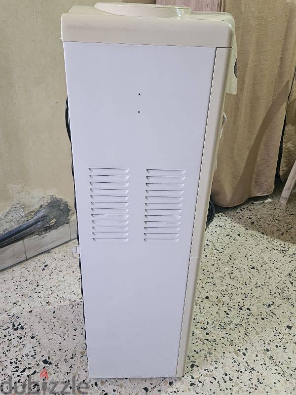 cooler used like new مبرد ماء مستعمل كالجديد 4