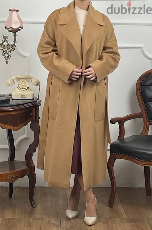 Elegant beige coat, Hermes style lining. Excellent quality. 1