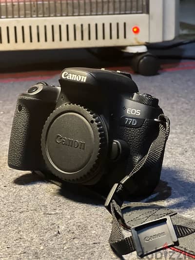 Canon 77d with bag