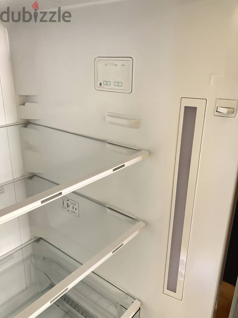 للبيع: ثلاجة شارب إنفرتر – ك For Sale: Sharp Inverter Fridge – Like New 3