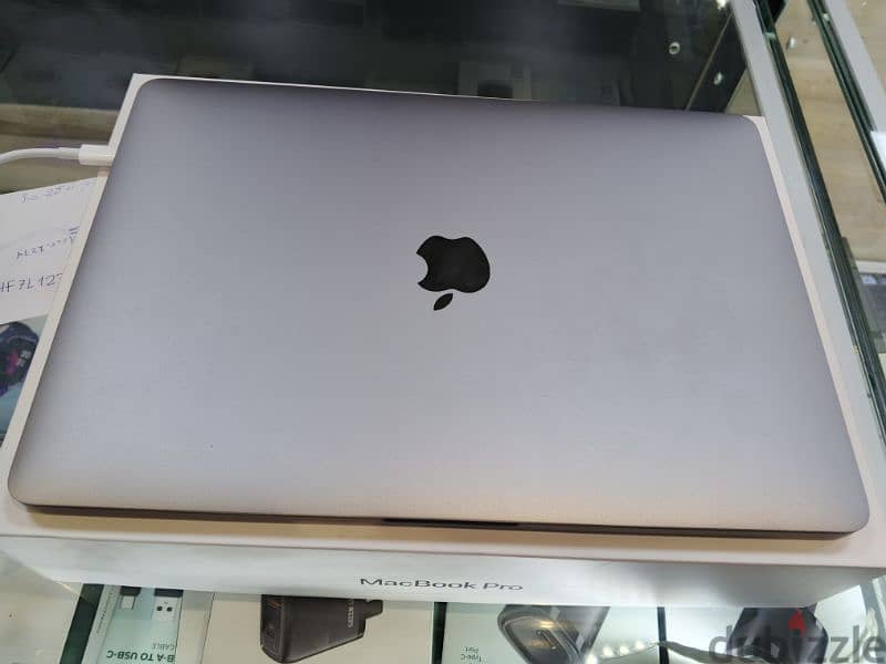 macbook pro 2019 super clean no scratches 1