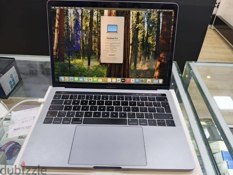 macbook pro 2019 super clean no scratches 2