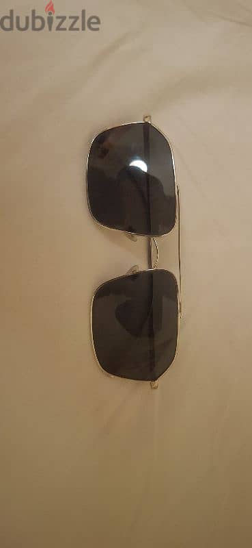 Burberry authentic sunglasses for men in great condition