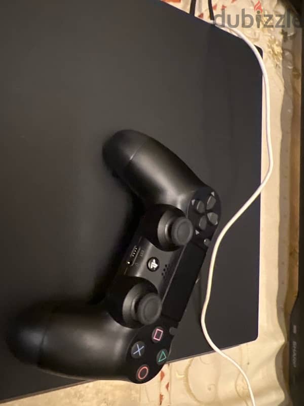 ps4 and a controller and a charger 0