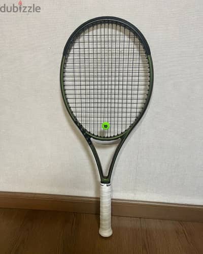 wilson blade v8 100 used (good condition)