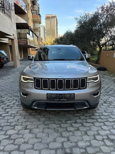 Jeep Grand Cherokee Limited plus 2017 gray on black (clean carfax)