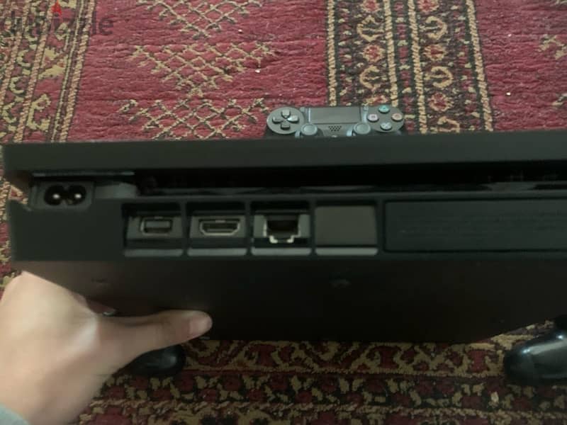 ps4 slim 1tb with 3 original controllers 3