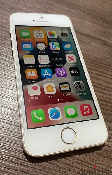 Used iPhone SE 16GB in excellent condition 2