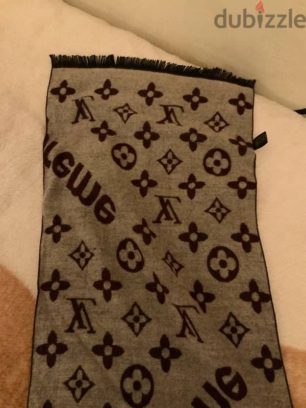 Louis vuitton scarf 1