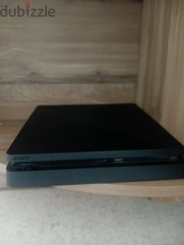 PS4 slim 1