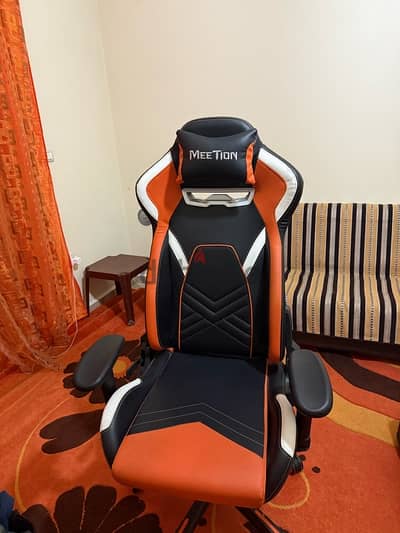 chair like new