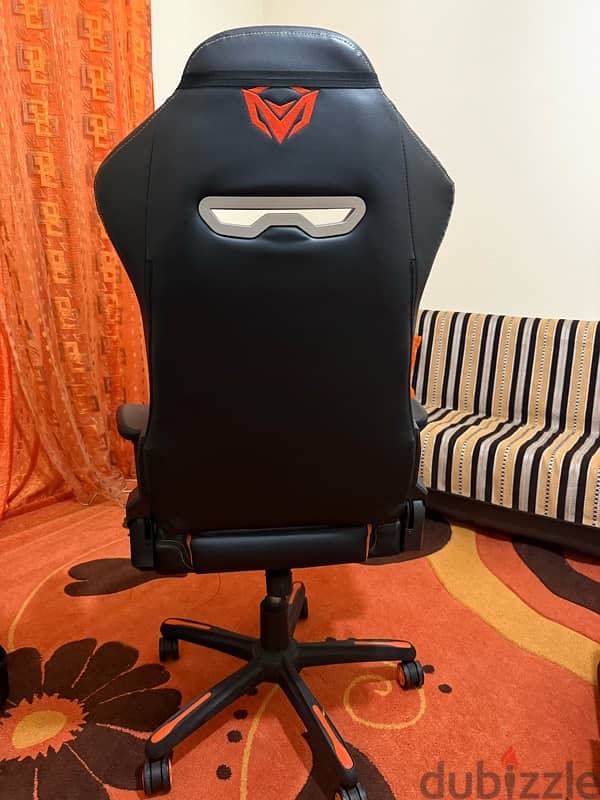 chair like new 2