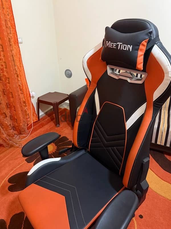 chair like new 3