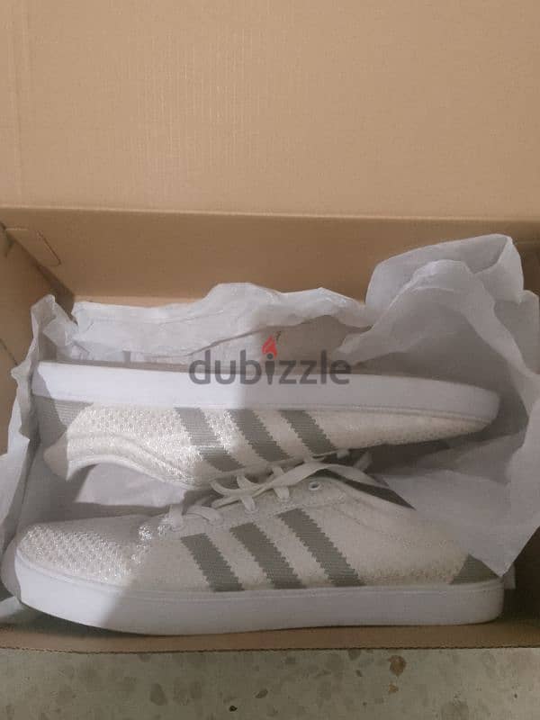 أسبدرين رجالي للبيع ماركة Adidas لون أبيض شبه جديد قياس 44 السعر 10$ 5