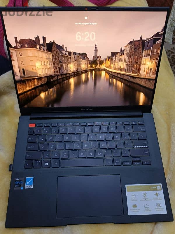 Asus Vivobook 14X OLED Display 0