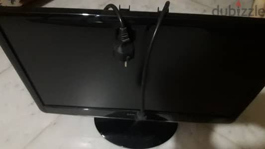 Tv. 22 inch Samsung mch Smart + dvd + cd. +stand ما تحطوا لايك