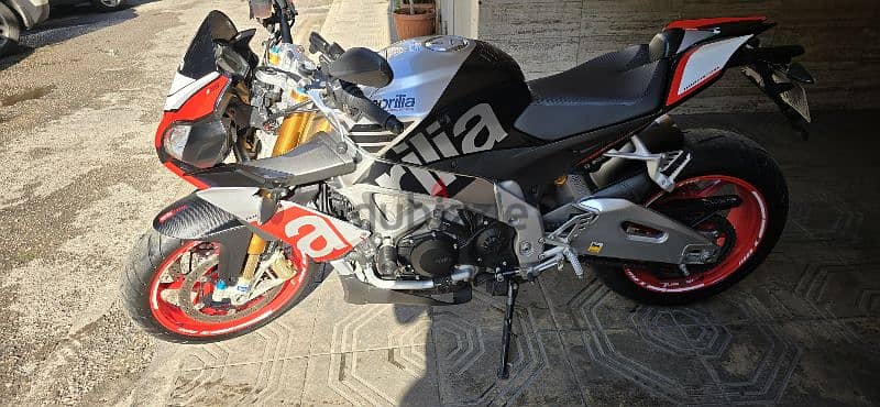 Aprilia tuono v4 1100 factory edition 1