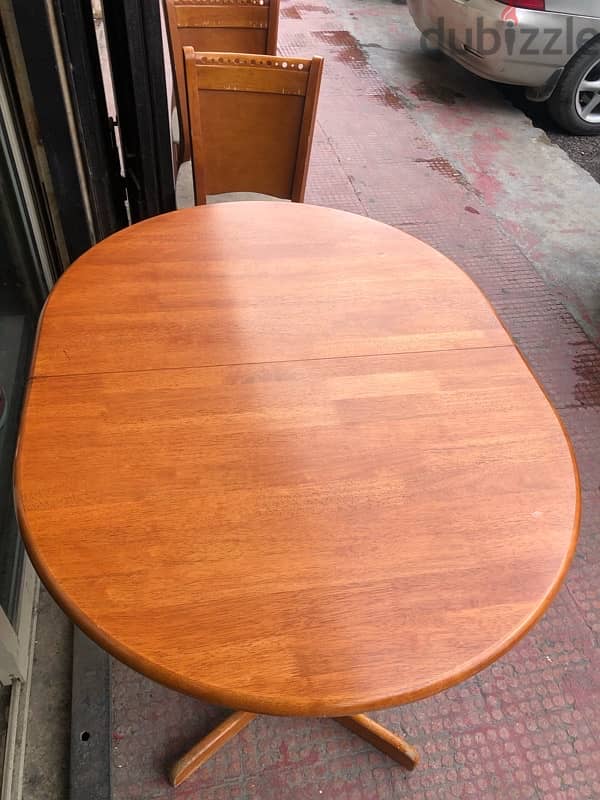 kitchen table needs fixing . 50$ 2