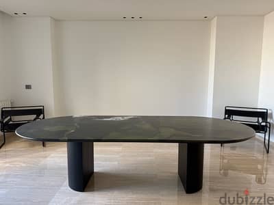 Avocatus marble table