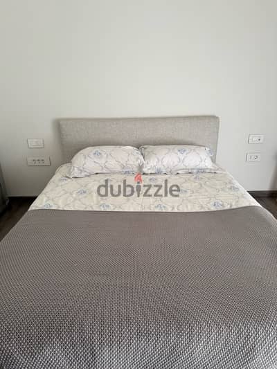 Queen size bed