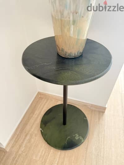 Avocatus marble table